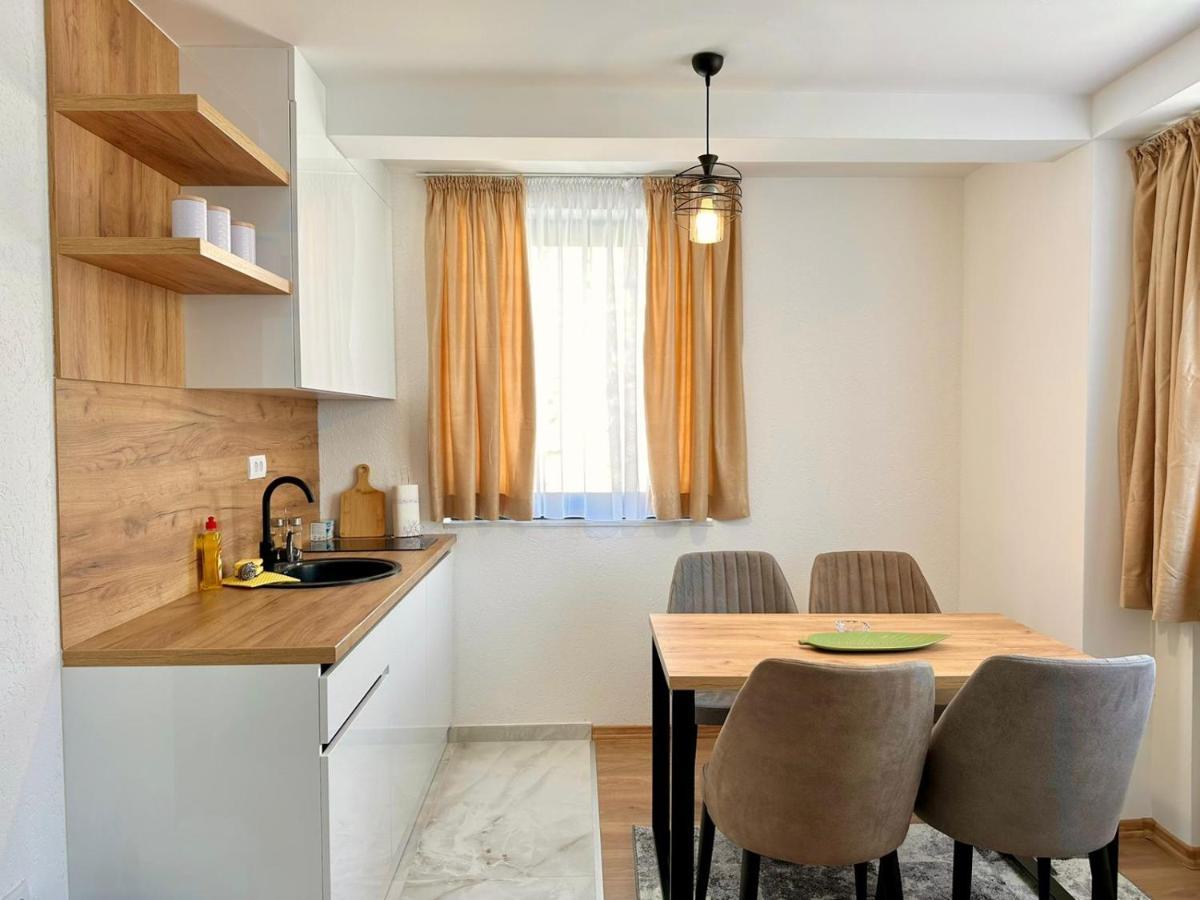 Ris Apartment *