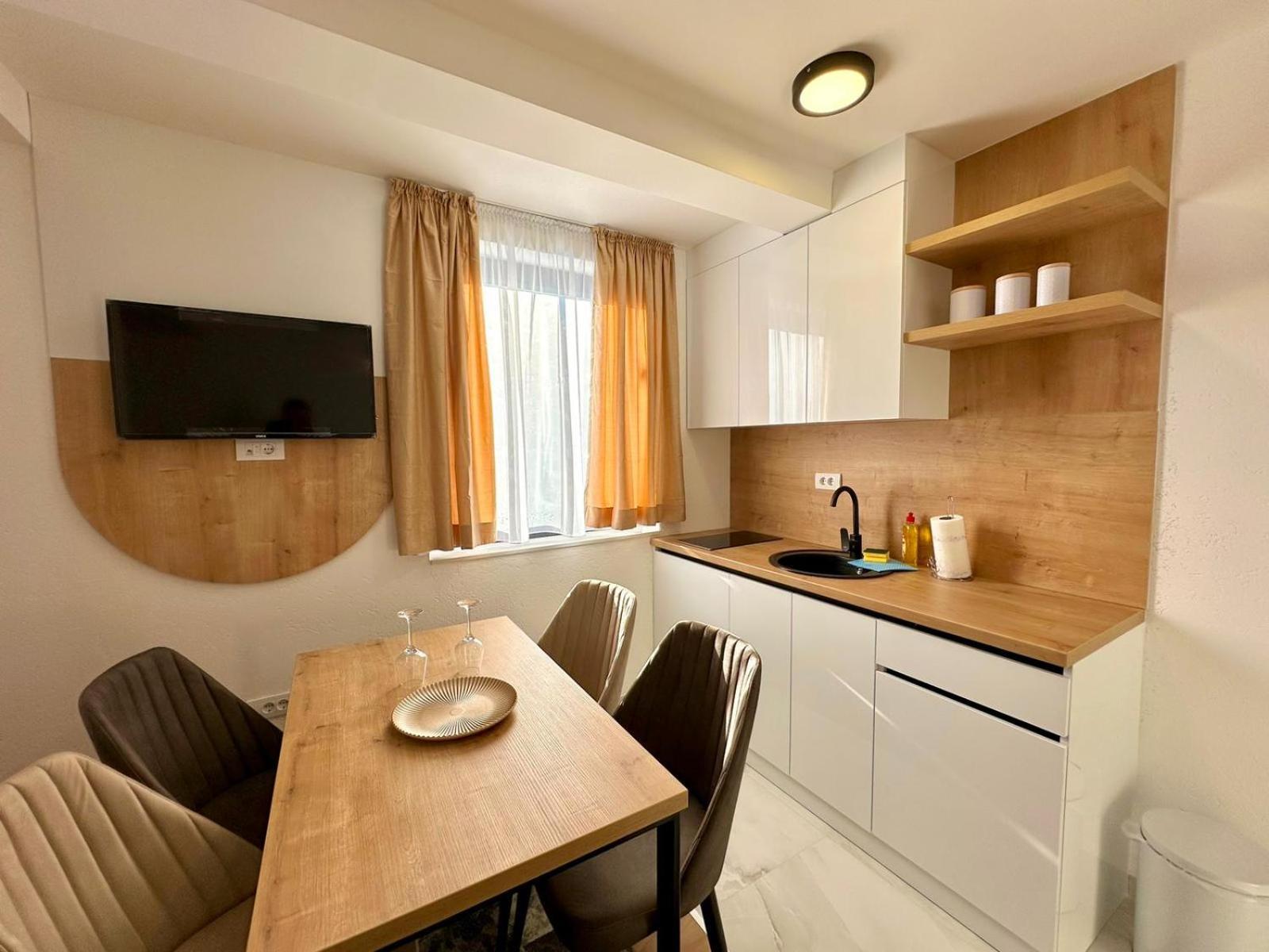 Ris Apartment *
